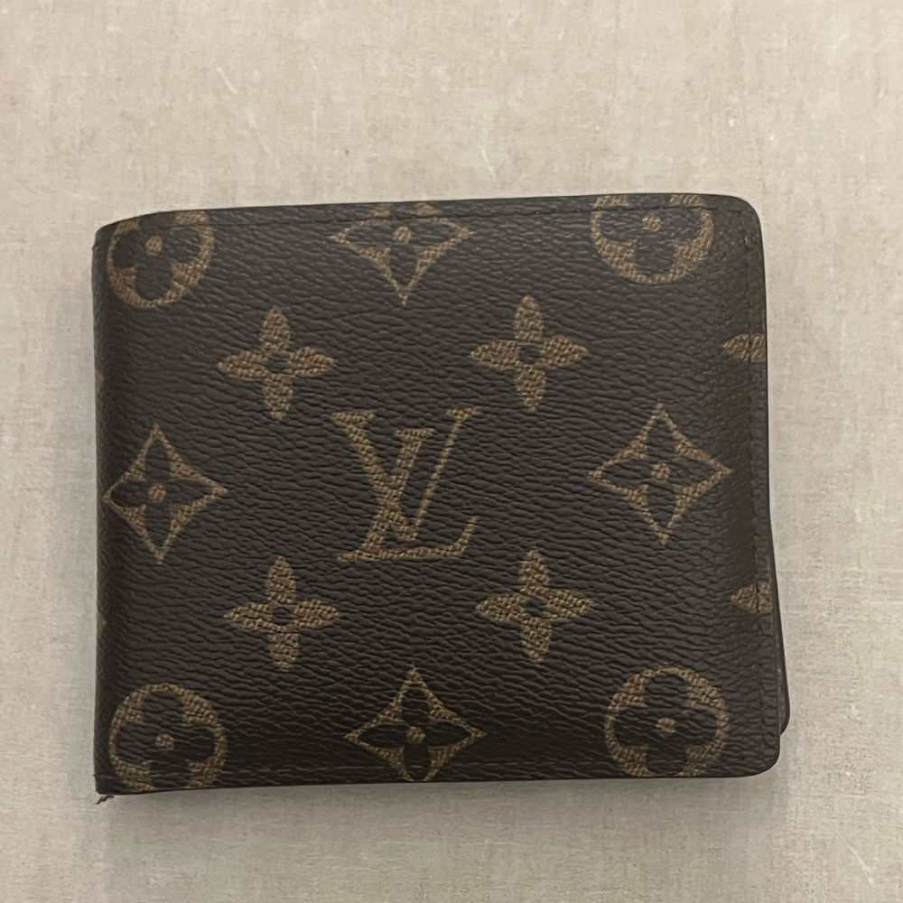 LOUIS VUITTON WALLET - Picture 1 of 3